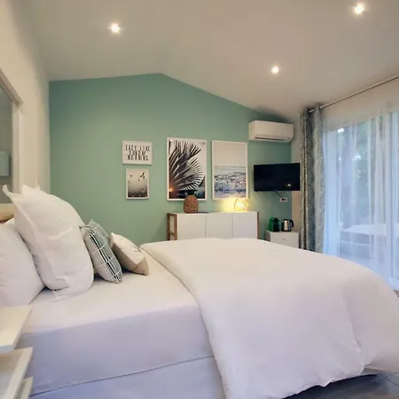La Clarte Bed & Breakfast 4*