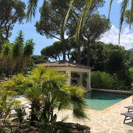 La Clarte Bed & Breakfast 4*