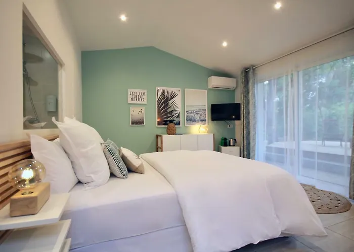 La Clarte Bed and Breakfast 4*