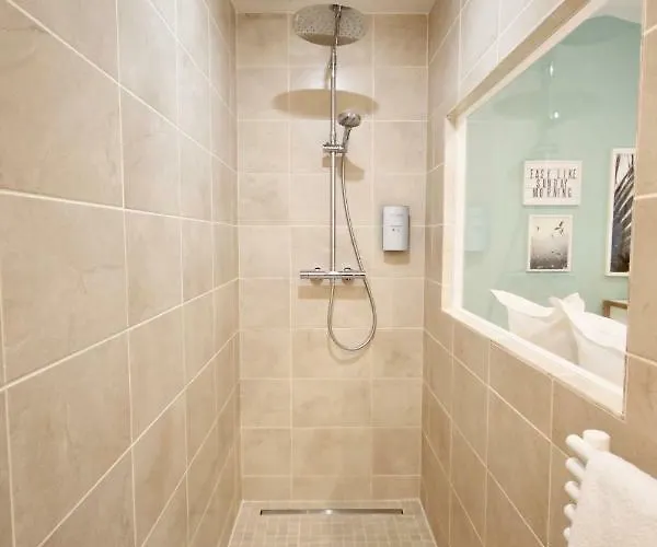 La Clarte Bed & Breakfast 4*